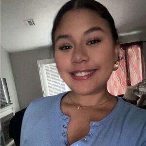 Meet your Posher, Rebeca